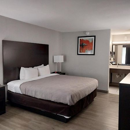 Quality Inn Бристъл Екстериор снимка