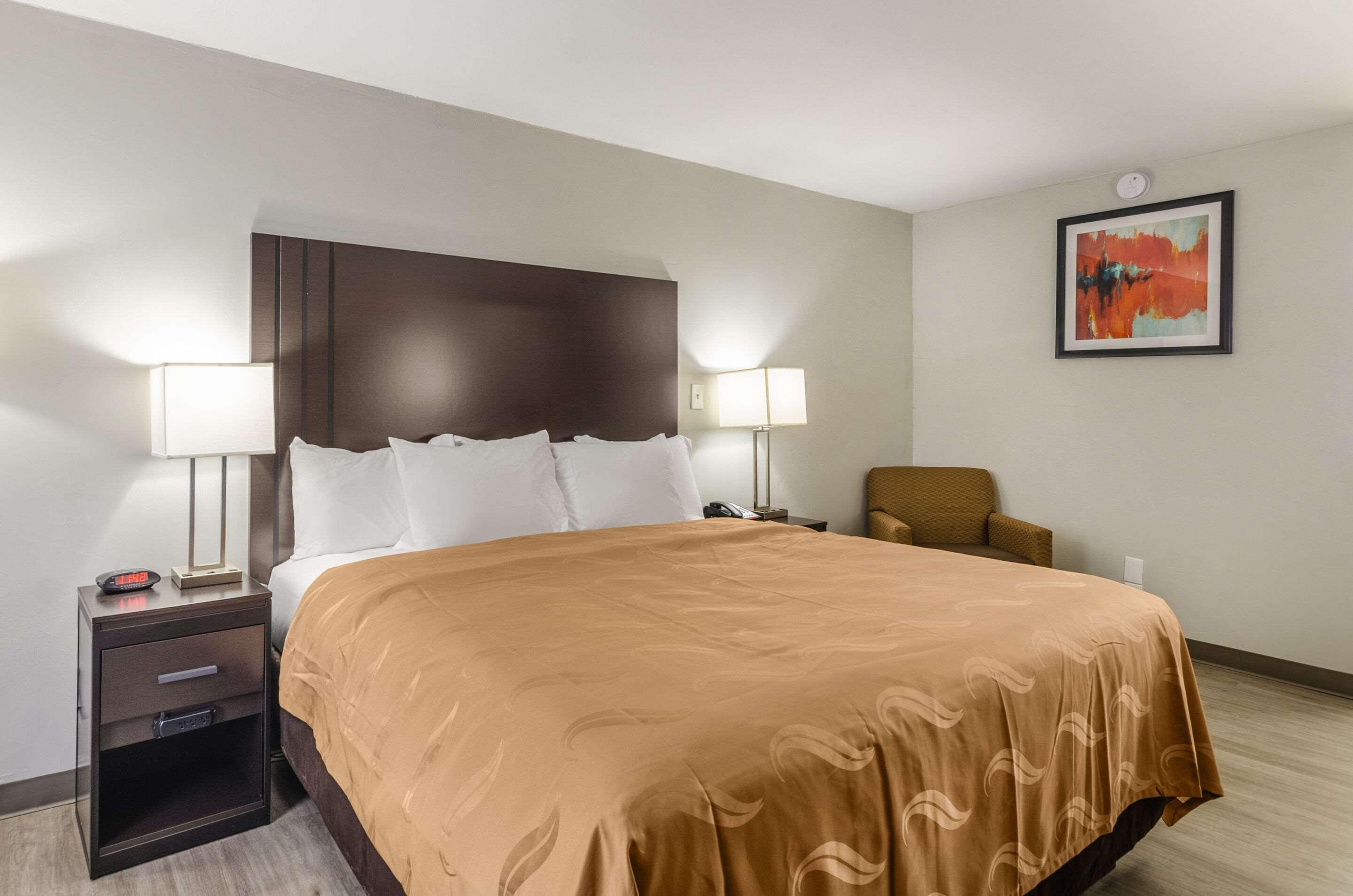 Quality Inn Бристъл Екстериор снимка