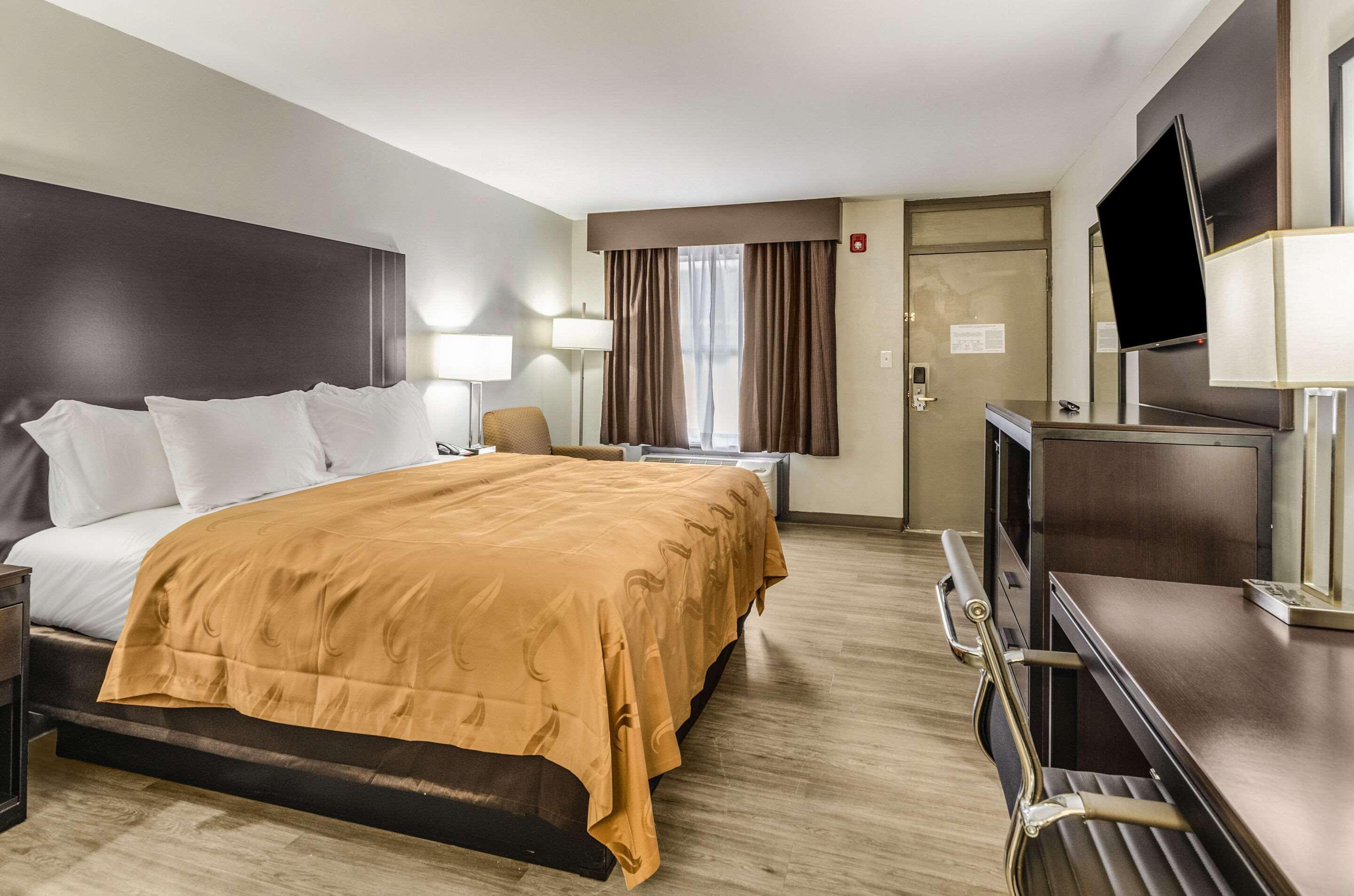 Quality Inn Бристъл Екстериор снимка