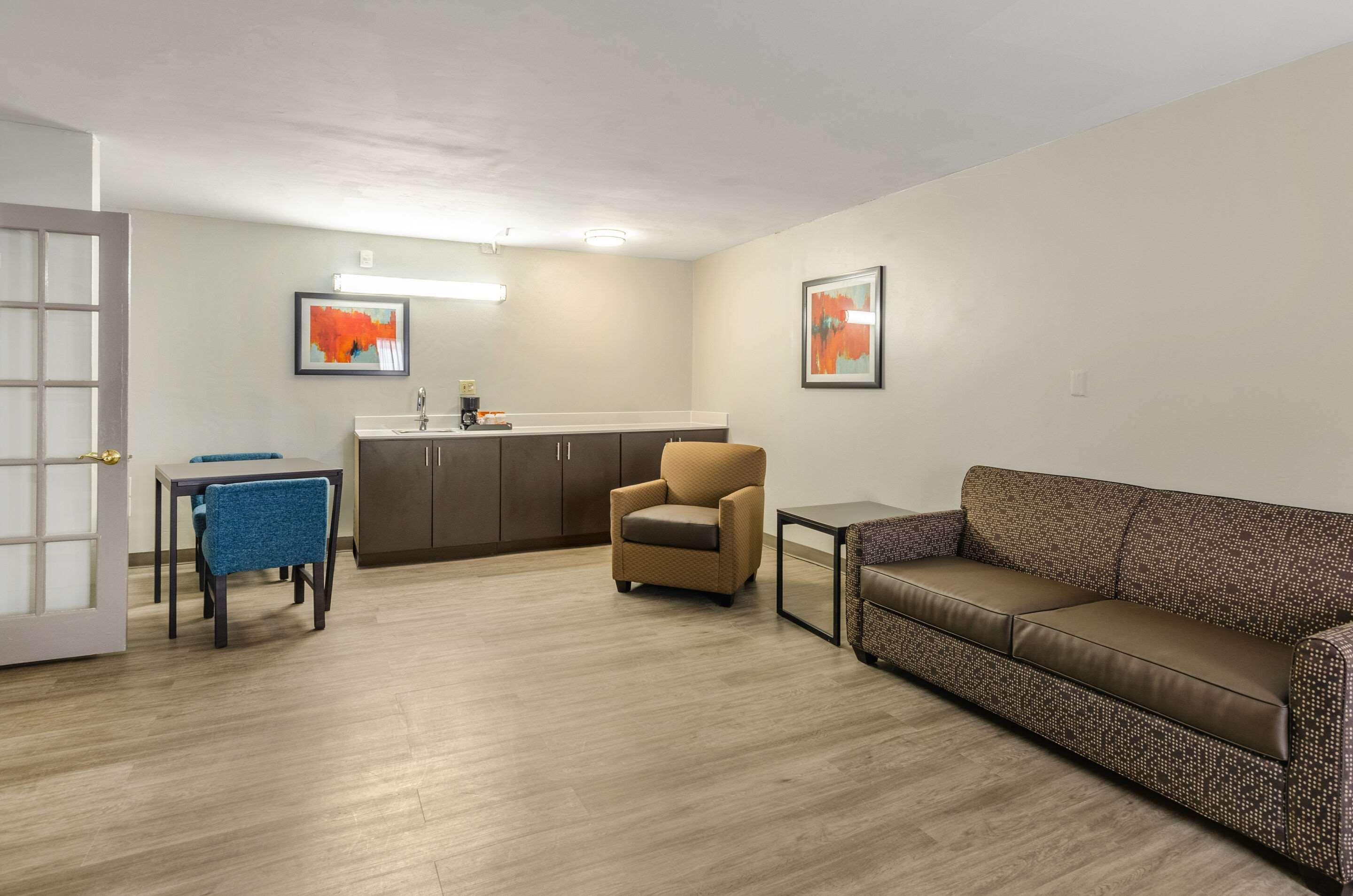 Quality Inn Бристъл Екстериор снимка